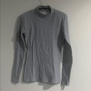 Woman’s Under Armour Gray Long Sleeve Shirt  Small